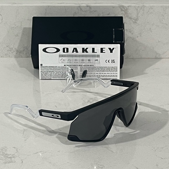 Oakley Other - OAKLEY BXTR Sunglasses SIZE: L (135MM) Unisex